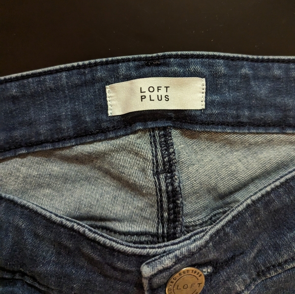 LOFT Plus Modern Skinny Medium Blue Button Ankle Jeans Size 18 - Picture 4 of 5